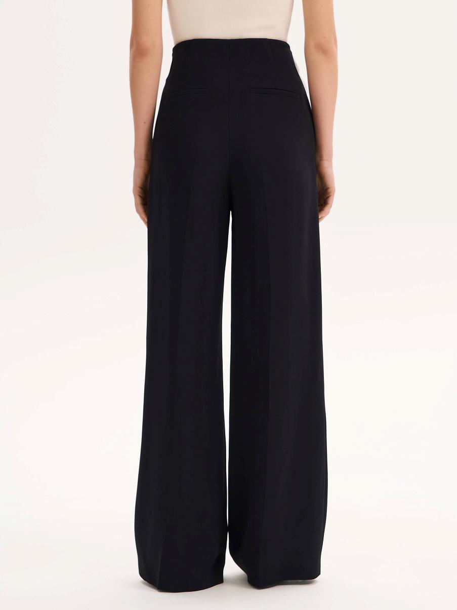 Брюки из района