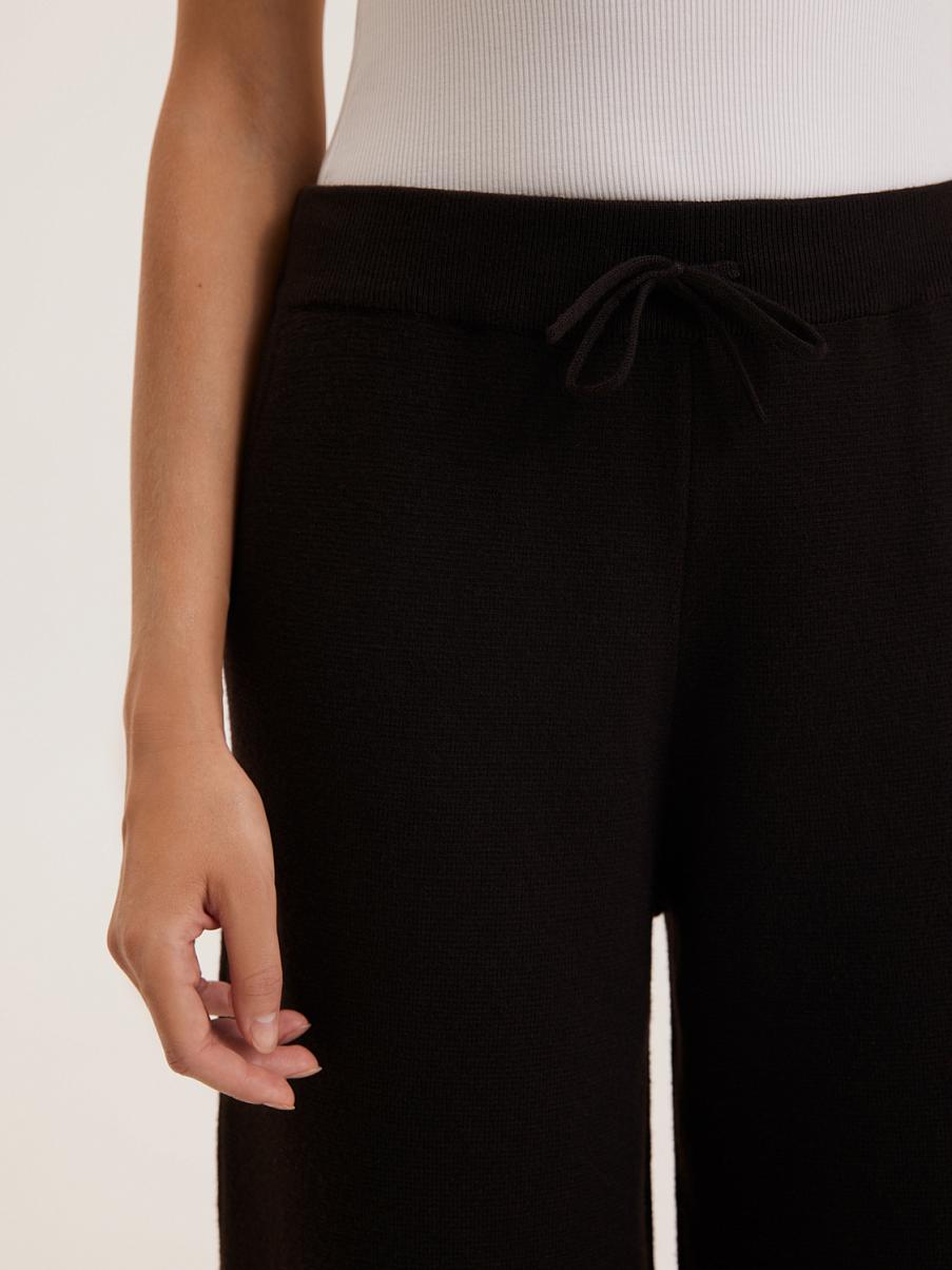 Трикотажные брюки свободного кроя