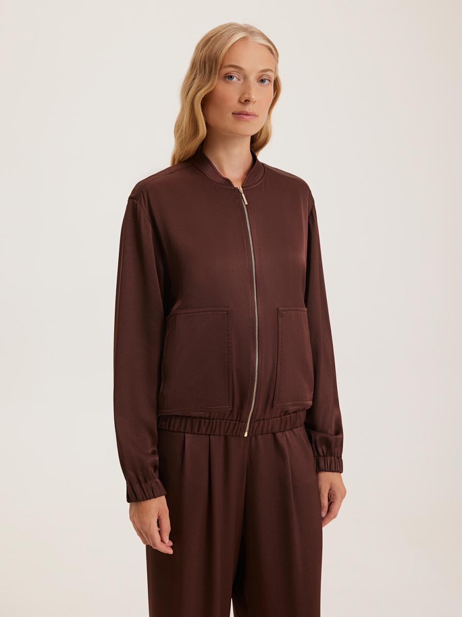 Атласный бомбер на молнии