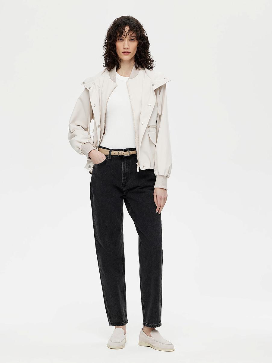 Ветровка с капюшоном