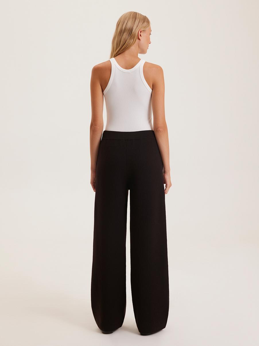 Трикотажные брюки свободного кроя