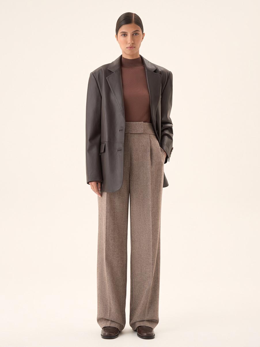 Брюки свободного кроя со стрелками