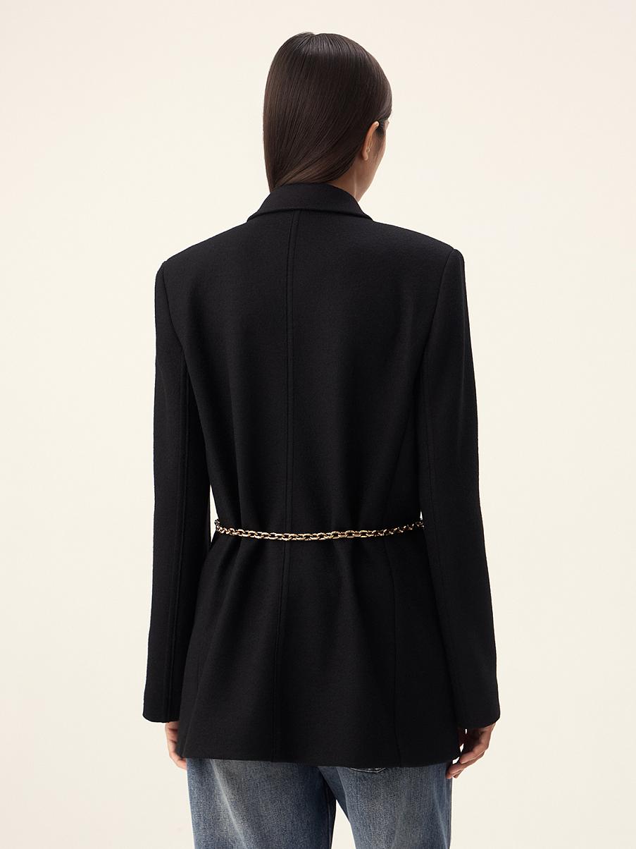 Однобортный жакет с ремнем