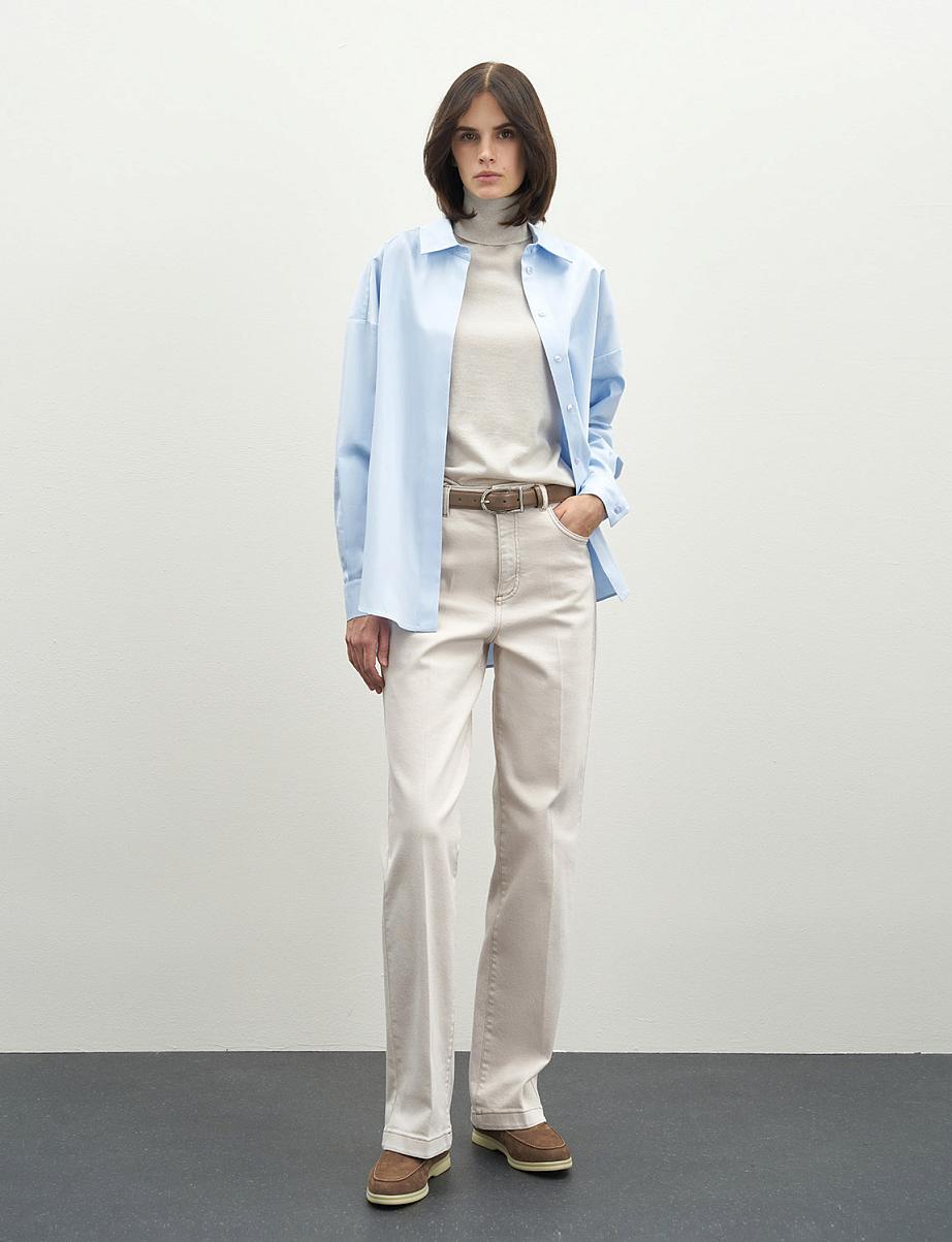 Прямые джинсы со стрелками и средней посадкой