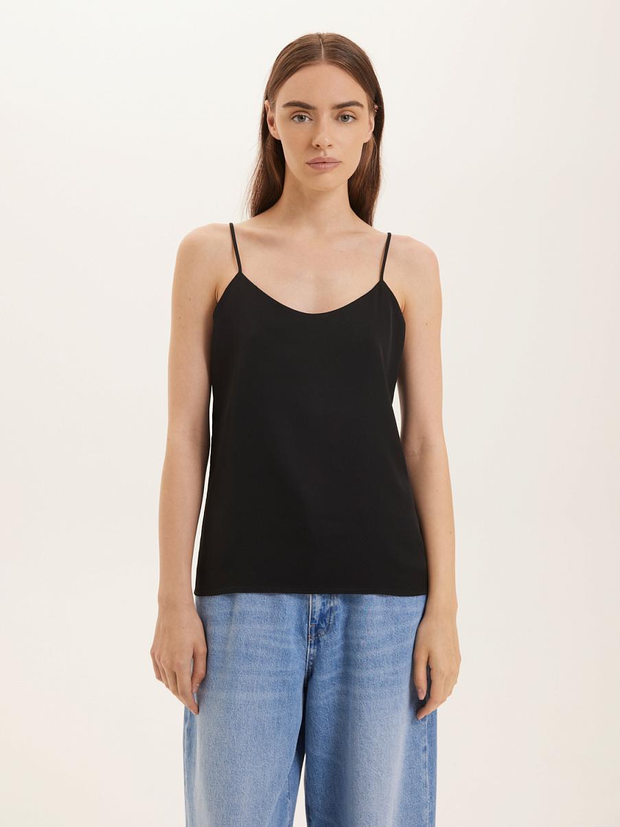 Атласный топ в бельевом стиле