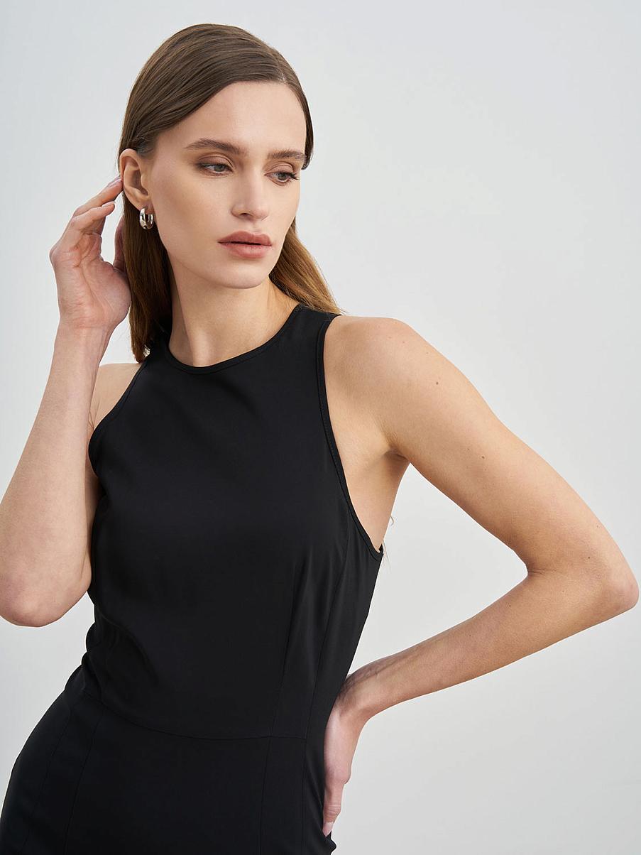 Платье-футляр с разрезом