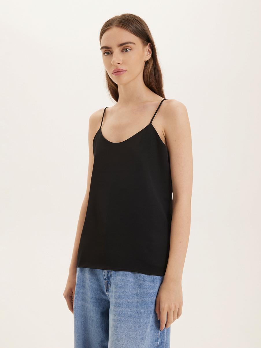 Атласный топ в бельевом стиле