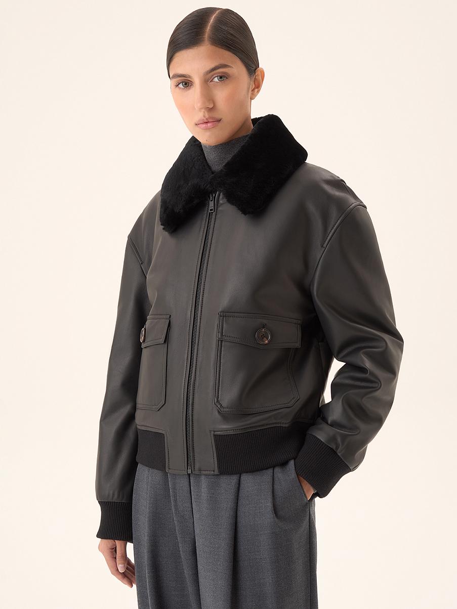 Куртка кожаная с мехом на воротнике