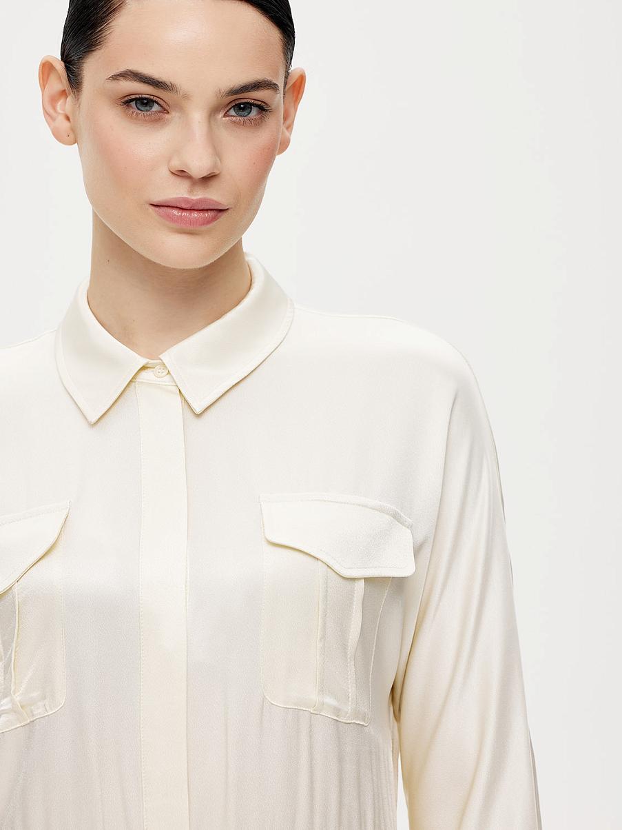 Атласное платье рубашечного кроя