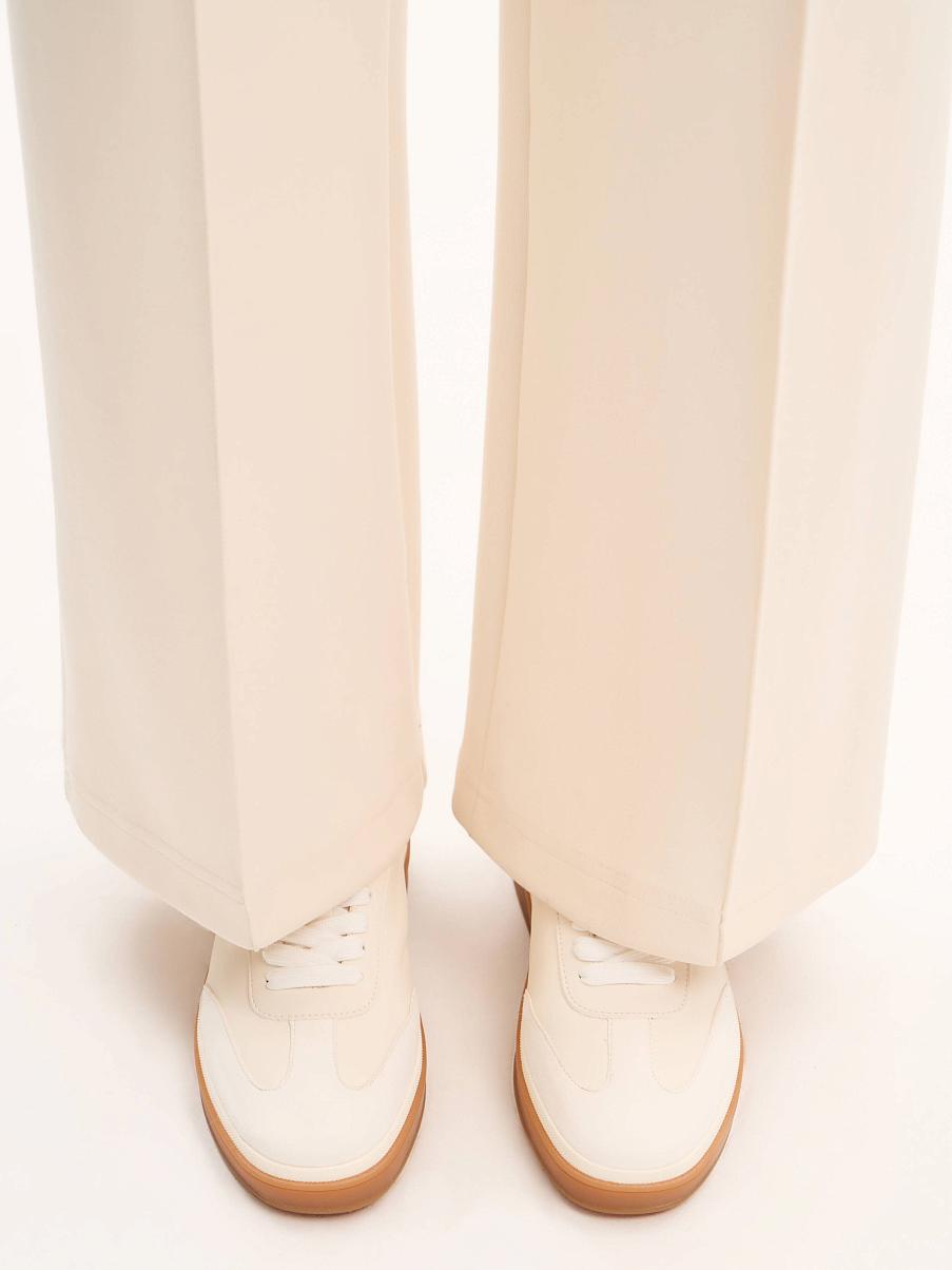 Кроссовки из кожи