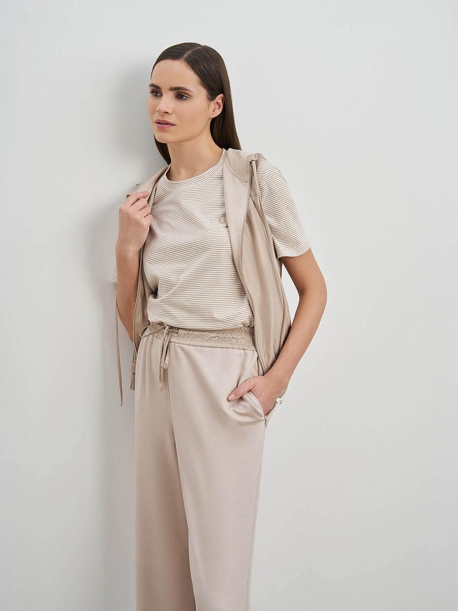 Жилетка на молнии с капюшоном