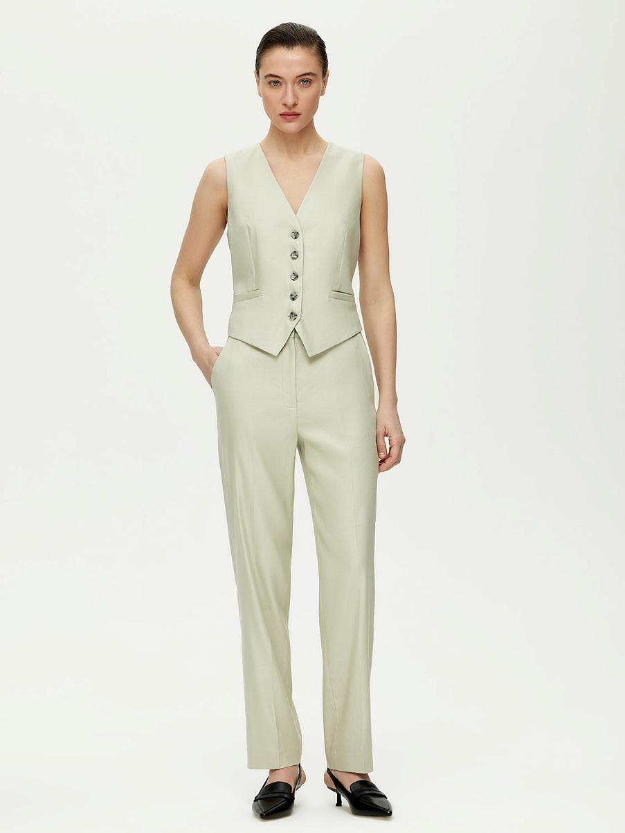 Костюмная льняная жилетка