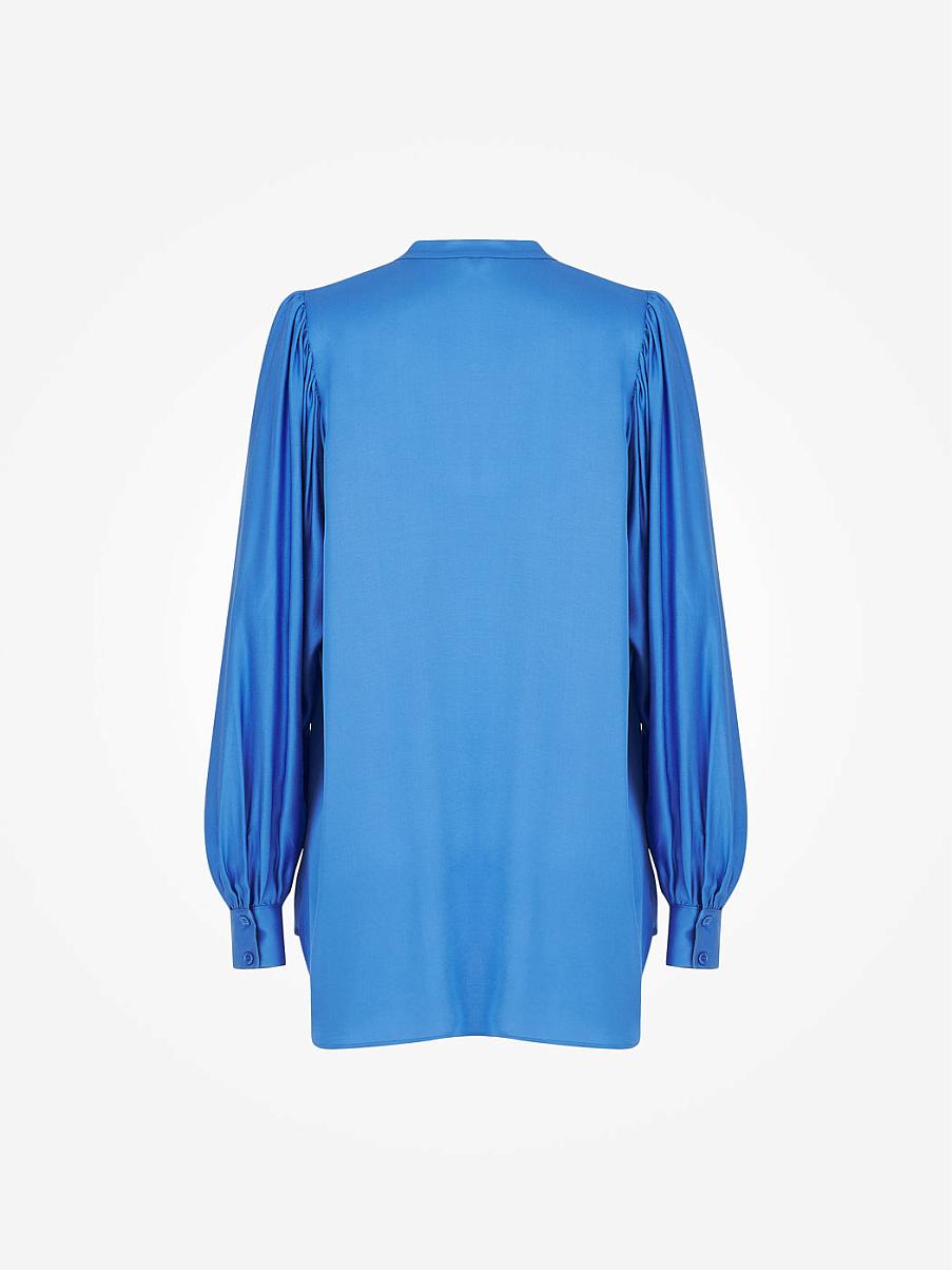 Атласная рубашка свободного кроя