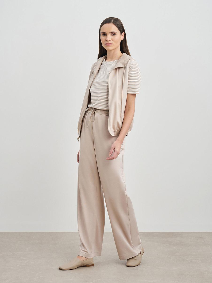 Жилетка на молнии с капюшоном