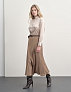 Атласная юбка миди с боковым разрезом