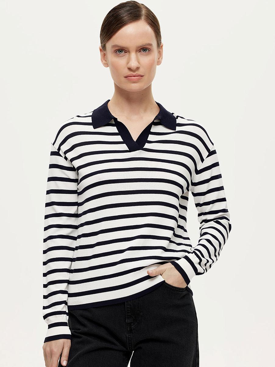 Джемпер в полоску с V-образным вырезом